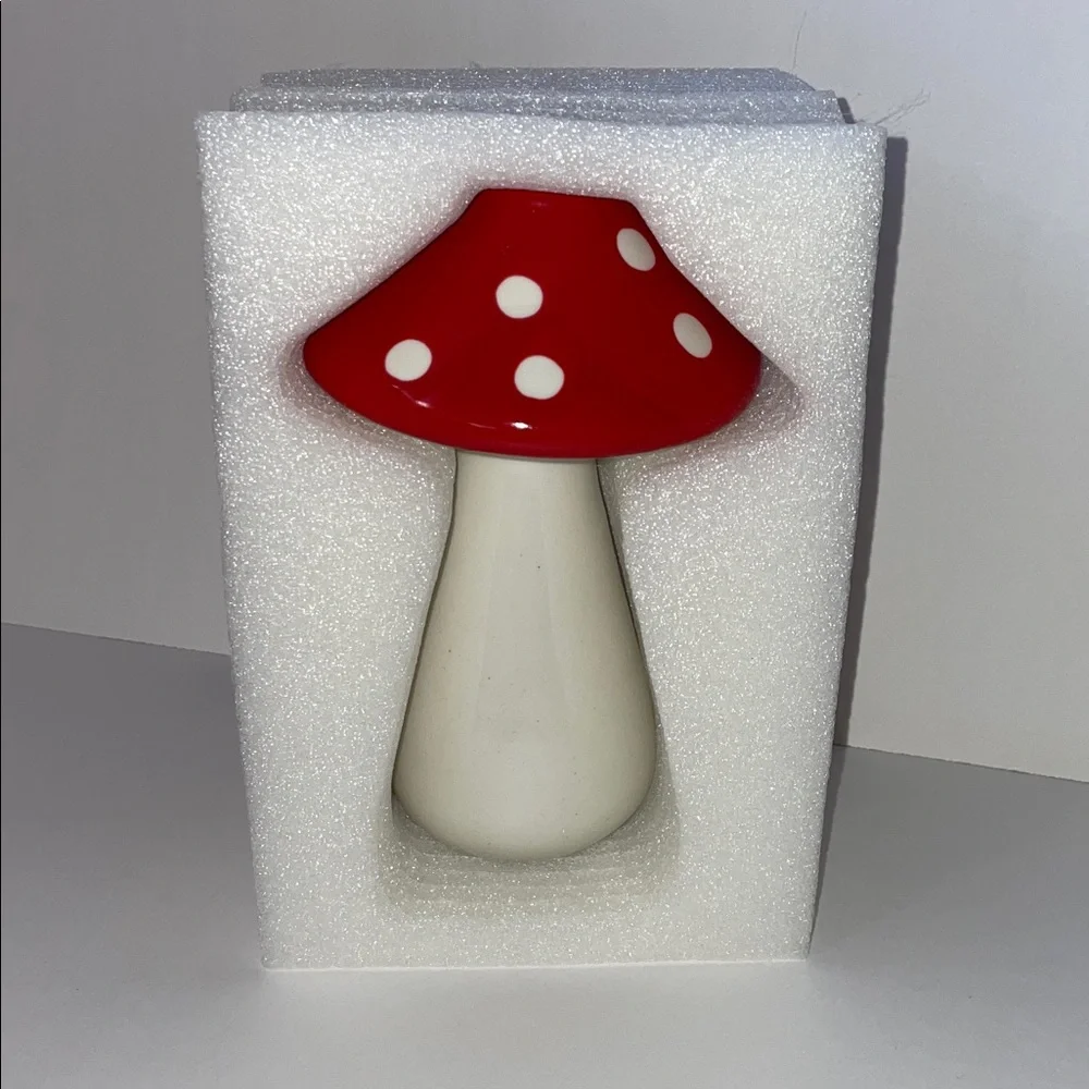 NIB Ceramic Red & White Mushroom Vase - Decorative Home Accent - Picture 2 of 6